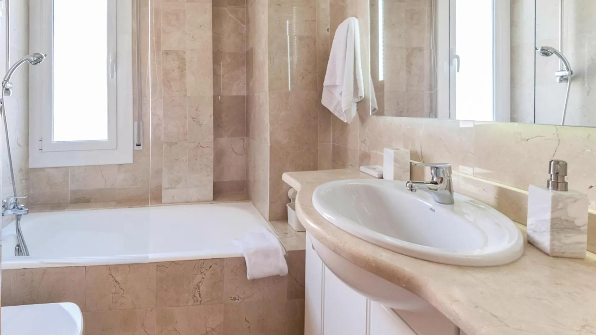 Comodidad Y Estilo En Gava Near The Beach 10 Minutes Viladecans