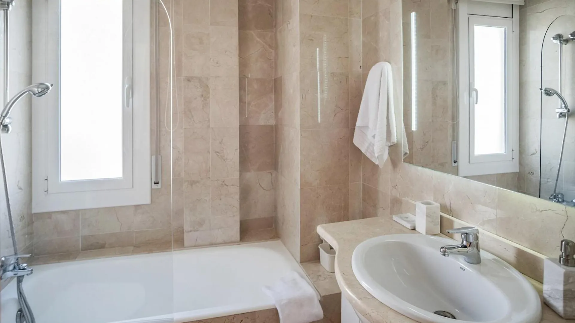 Comodidad Y Estilo En Gava Near The Beach 10 Minutes Viladecans Holiday home